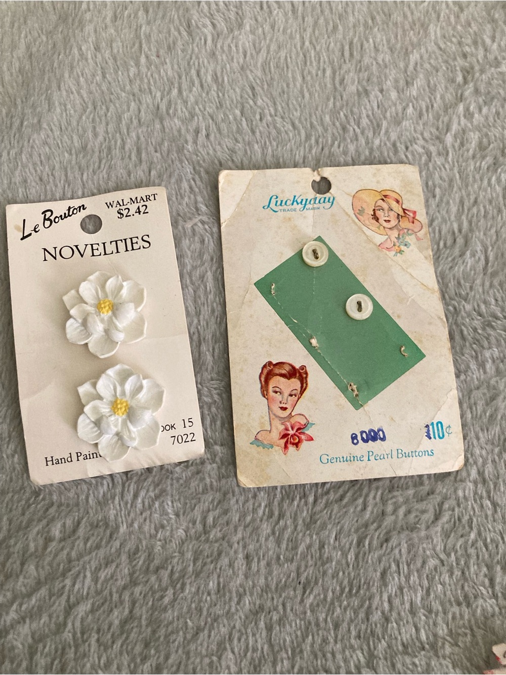 VTG Mother of Pearl Buttons/Hand Painted Flowers Buttons